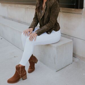 UGG Annie Chestnut Brown Tan Leather Heeled Ankle Booties Boots Women’s 8